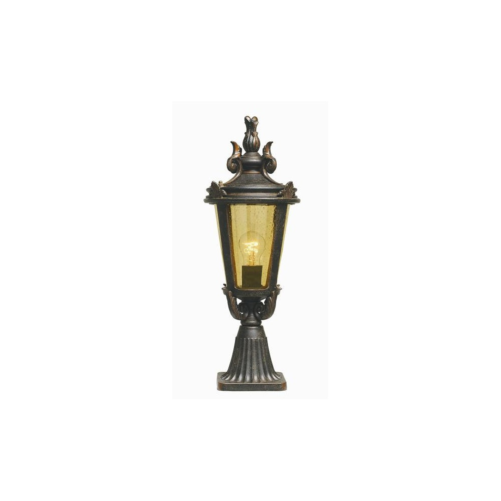BT3/M exterior Baltimore Medium pedestal lantern, IP43