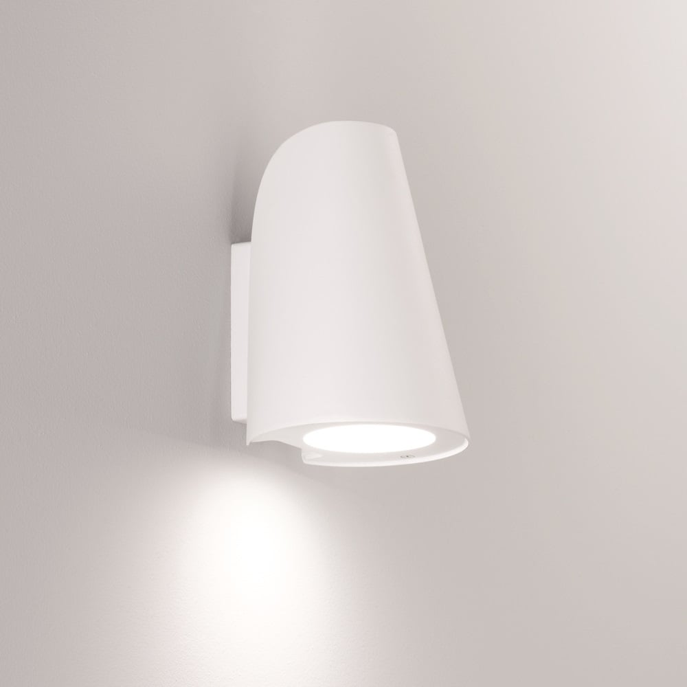Large Single Outdoor Wall Light In White Finish EXT6617