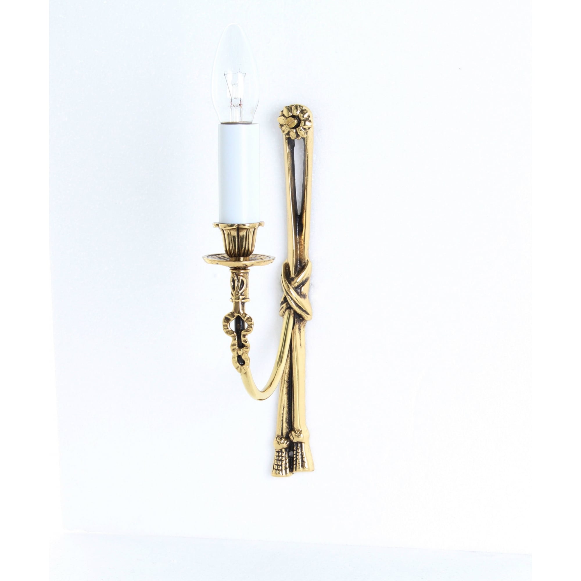 Richmond Stylish Single Wall Light In Polished Brass SMBB000011A/PB