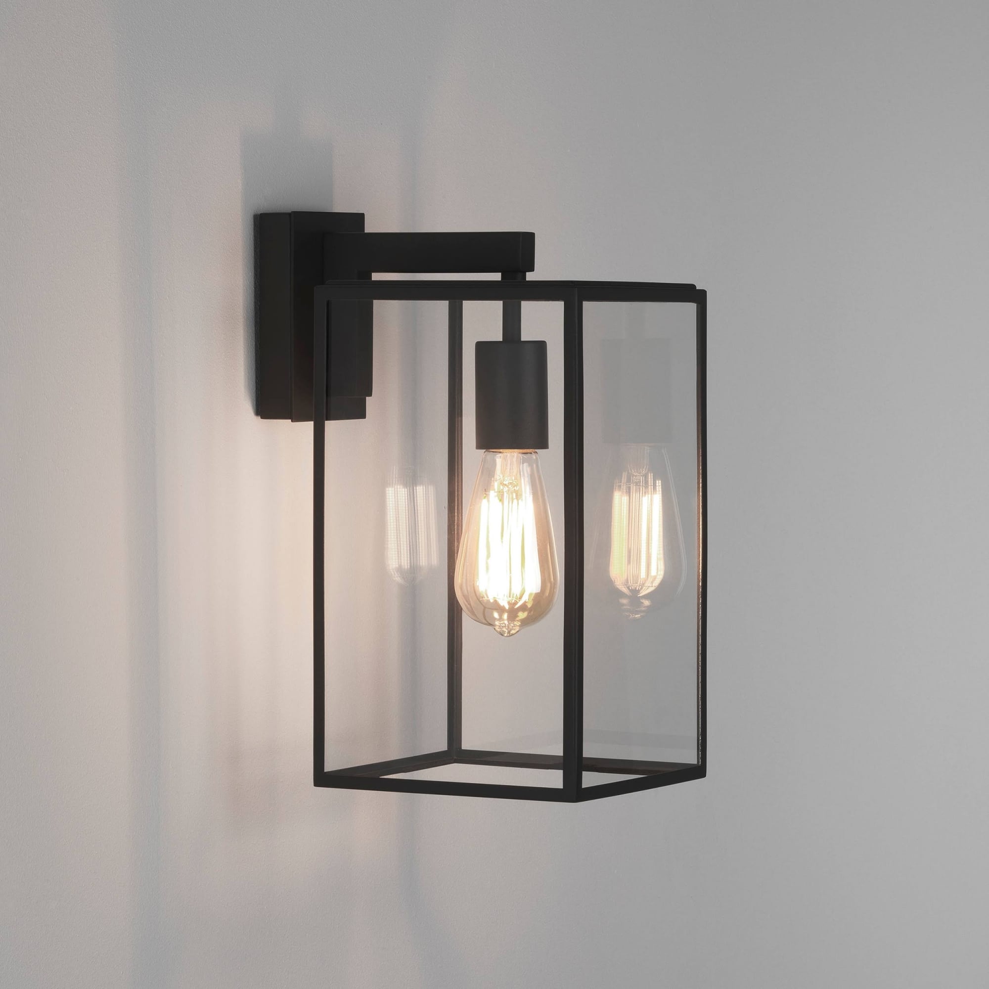 Box 350 Outdoor Wall Lantern In Black Finish 1354004