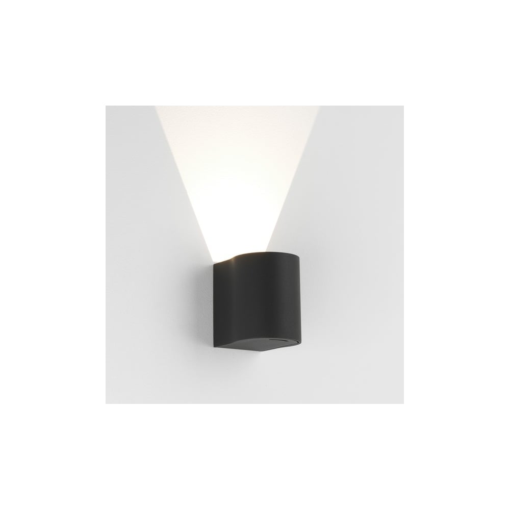 Dunbar LED 100 Contemporary Outdoor Wall Light In Black Finish IP65 1384003