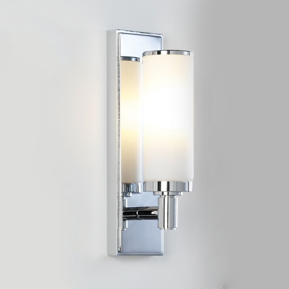 Verona Bathroom Wall Light In Polished Chrome Finish IP44 1147001