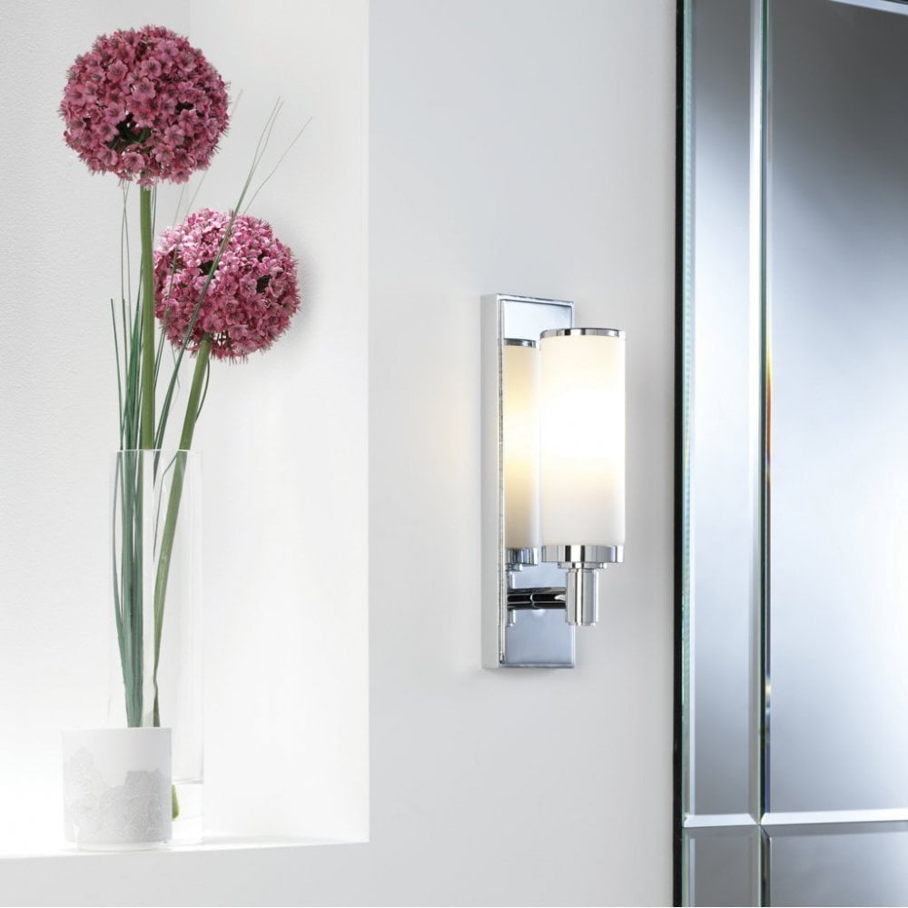 Verona Bathroom Wall Light In Polished Chrome Finish IP44 1147001