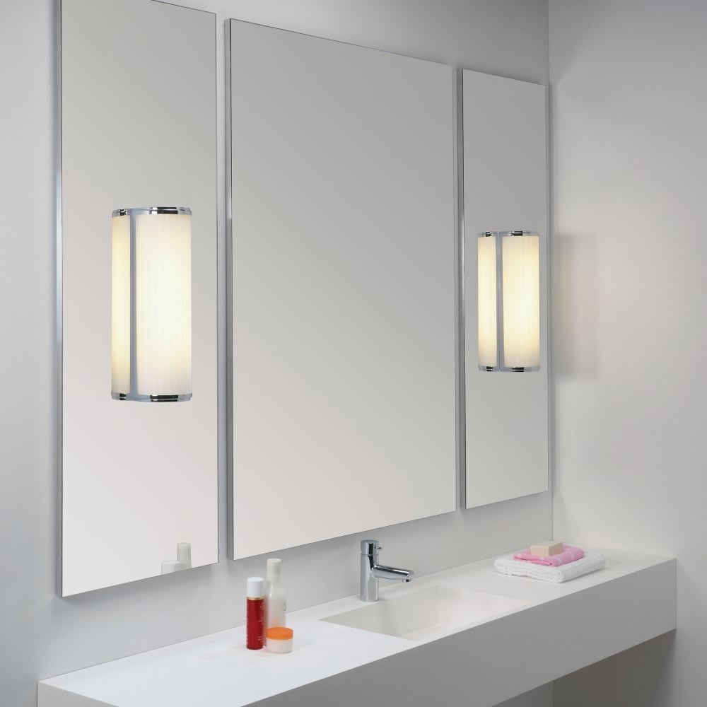 Monza Classic 250 Bathroom Wall Light In Polished Chrome Finish IP44 1194003