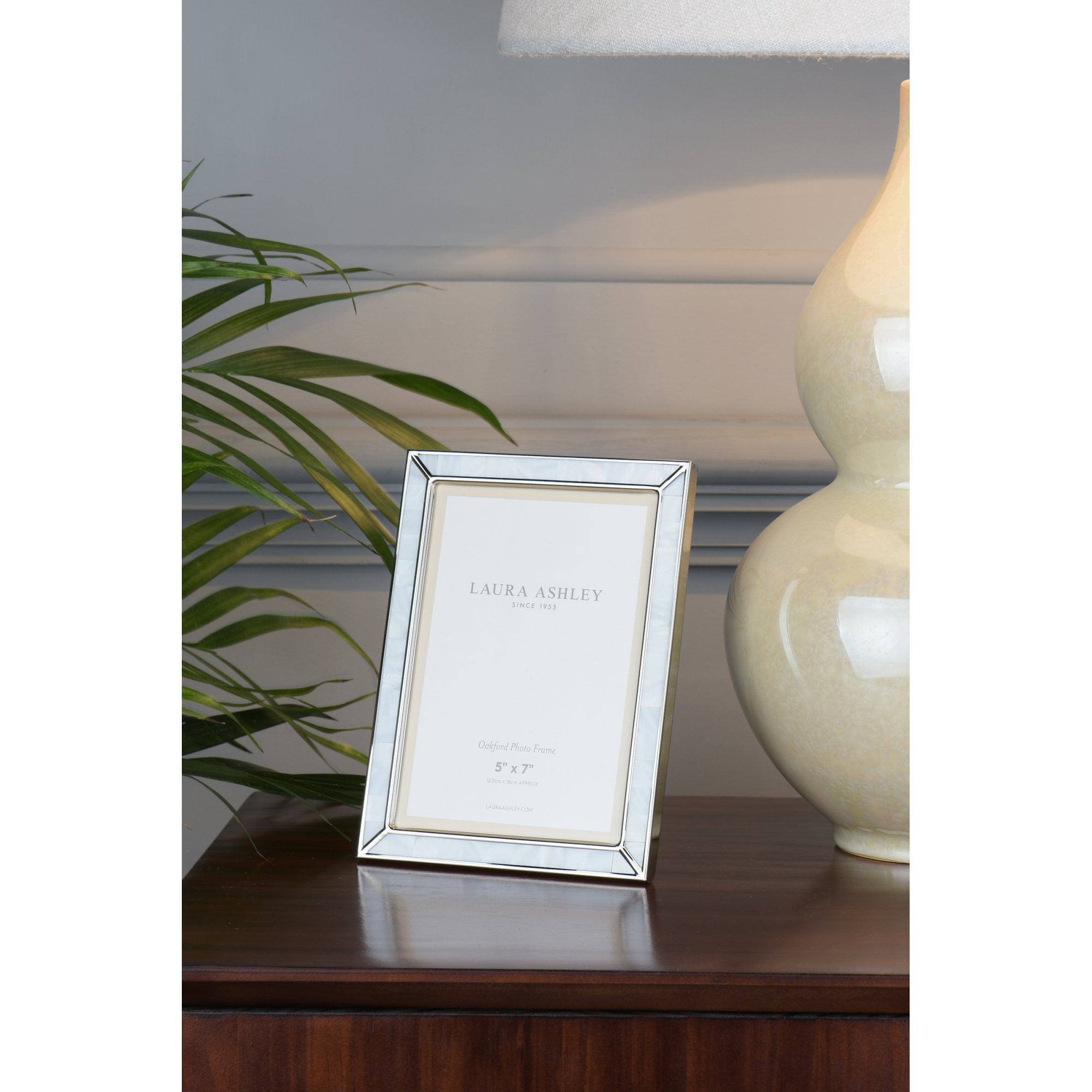 Oakford Photo Frame In Mother Of Pearl Finish 5 x 7 " LA3756184-Q