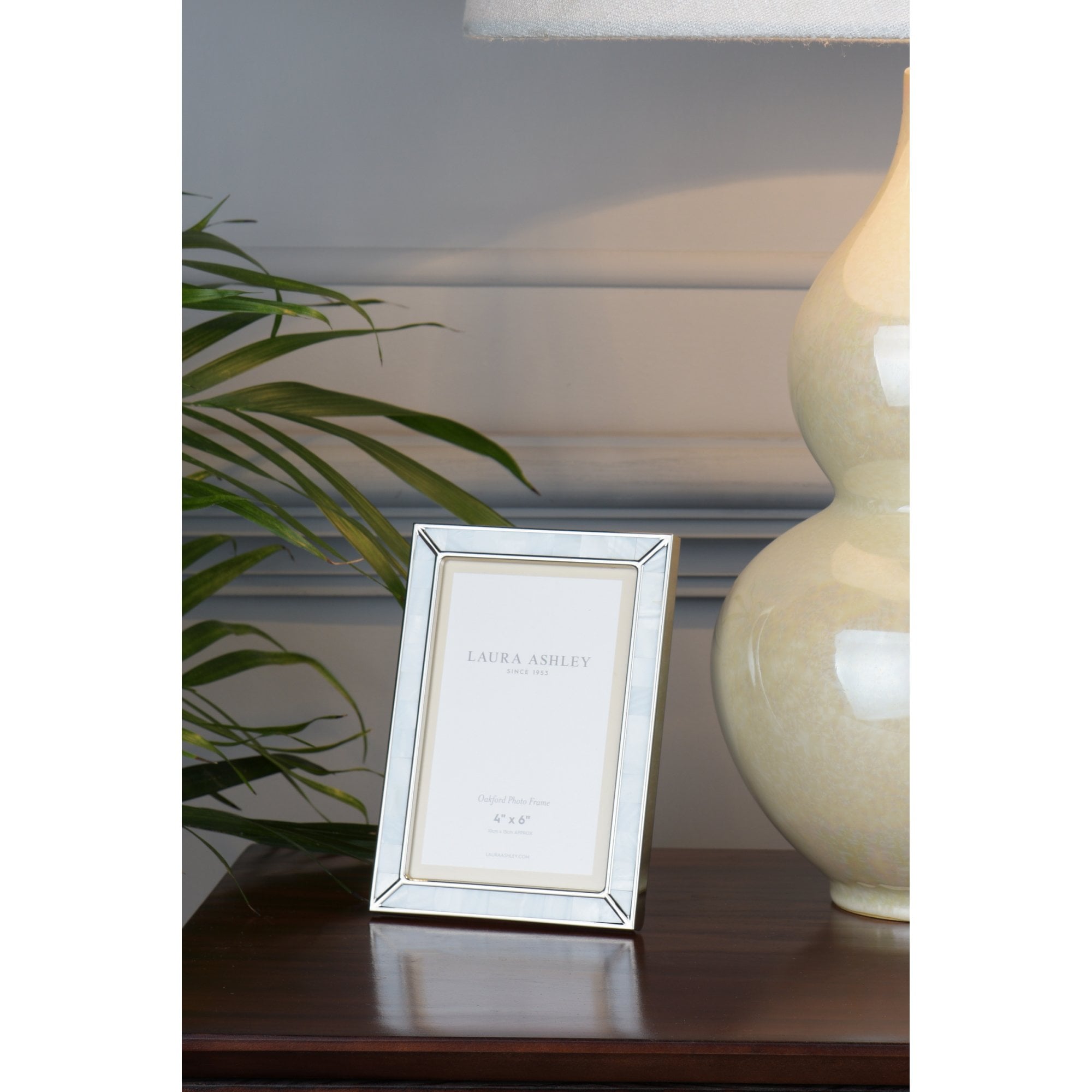Oakford Photo Frame In Mother Of Pearl Finish 4 x 6 " LA3756183-Q