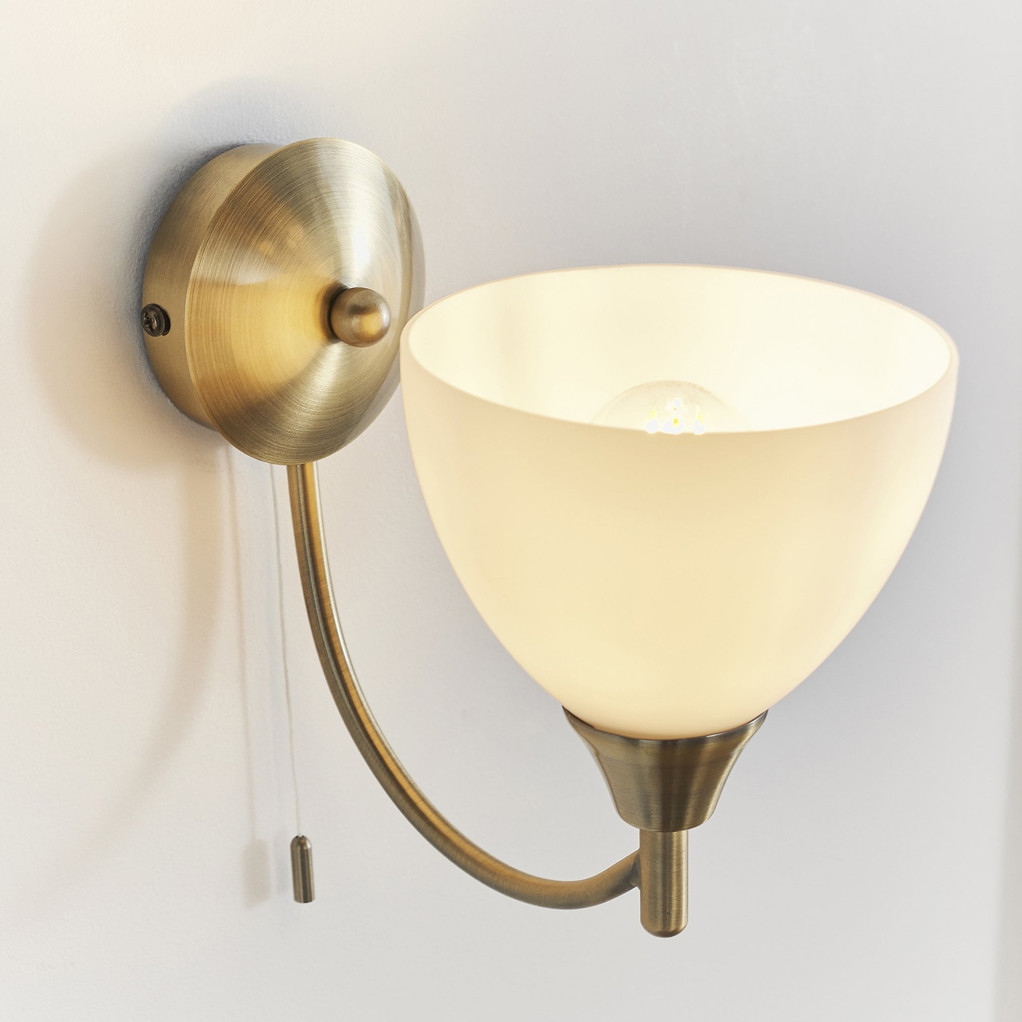 1805-1AN 1 Light Wall Light In Antique Brass