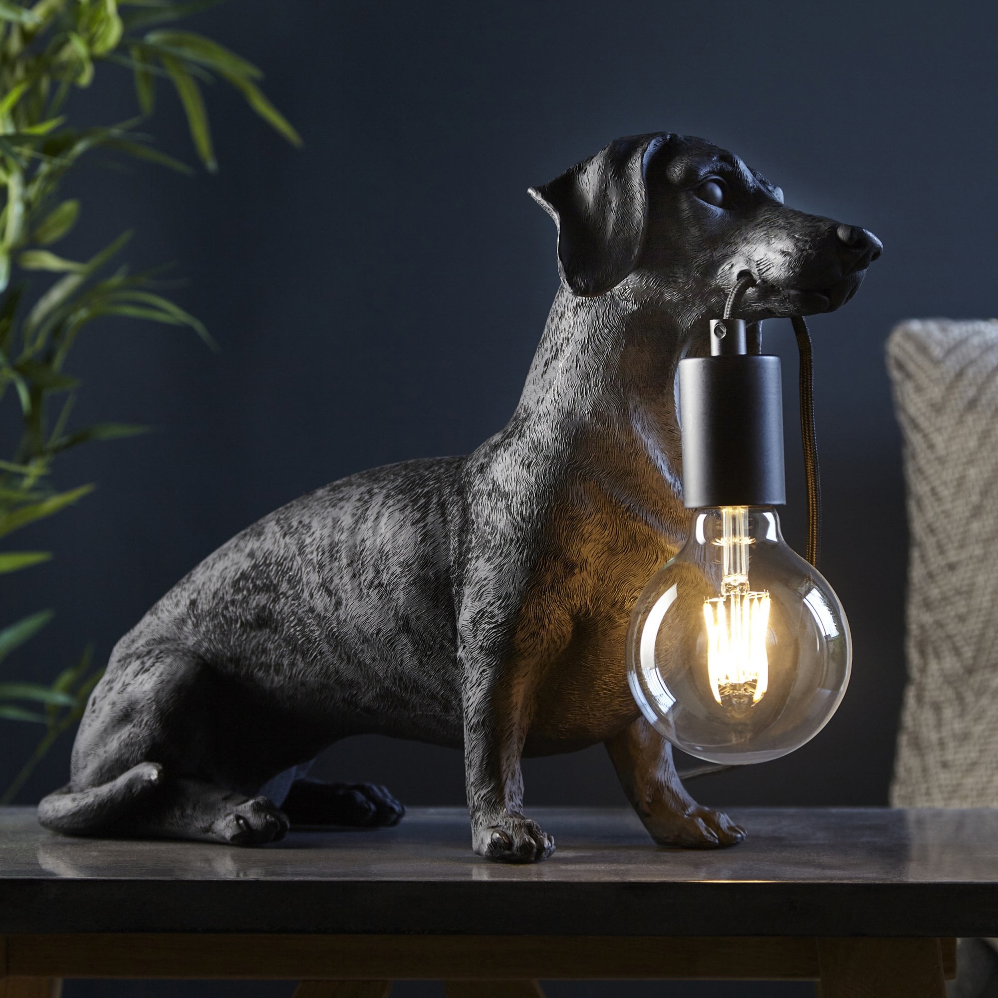 Dog Sculpture Table Lamp In Matt Black Finish