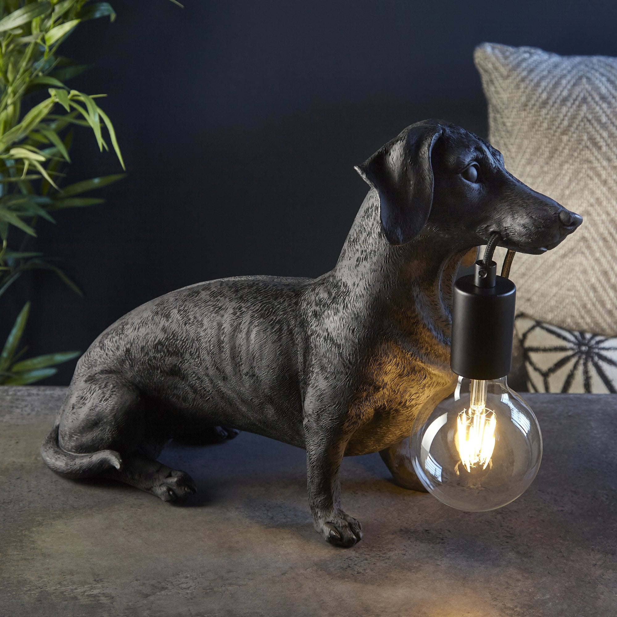 Dog Sculpture Table Lamp In Matt Black Finish