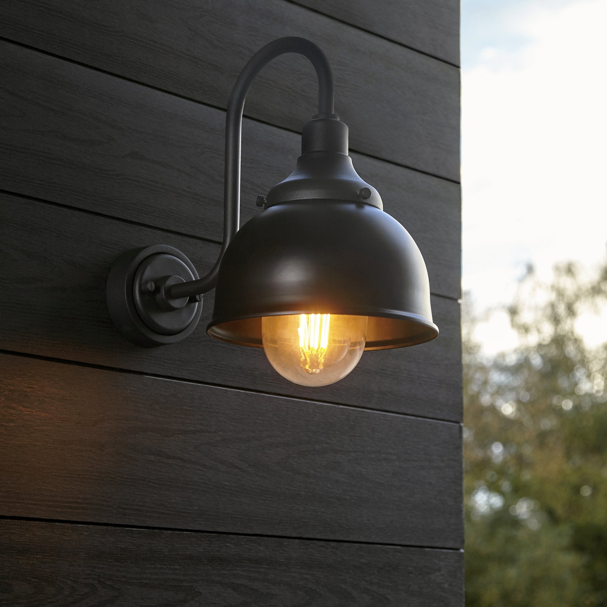 Classic Outdoor Swan Neck Wall Light In Textured And Matt Black Finish
