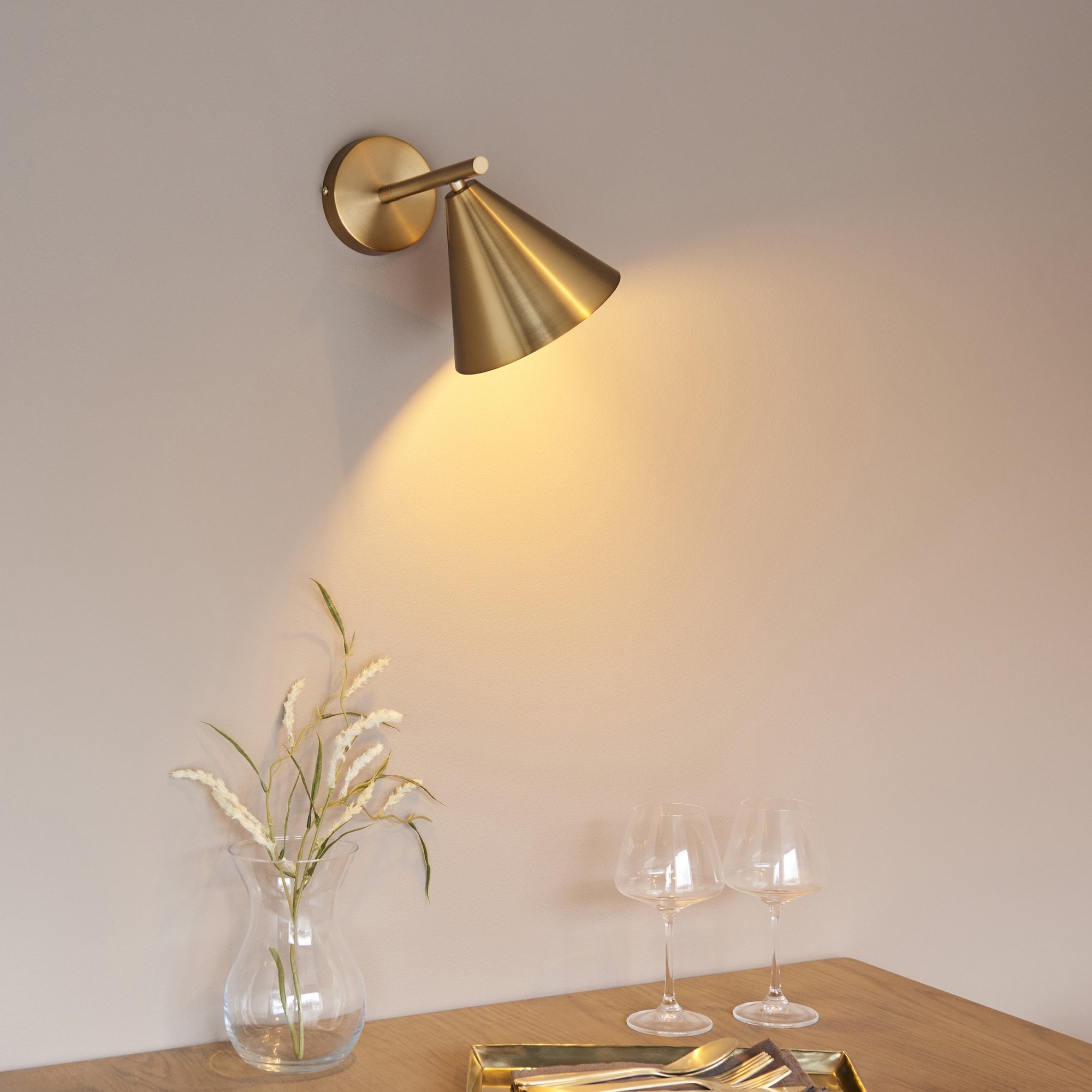 Cape Contemporary Wall Light In Warm Antique Brass Finish 102893