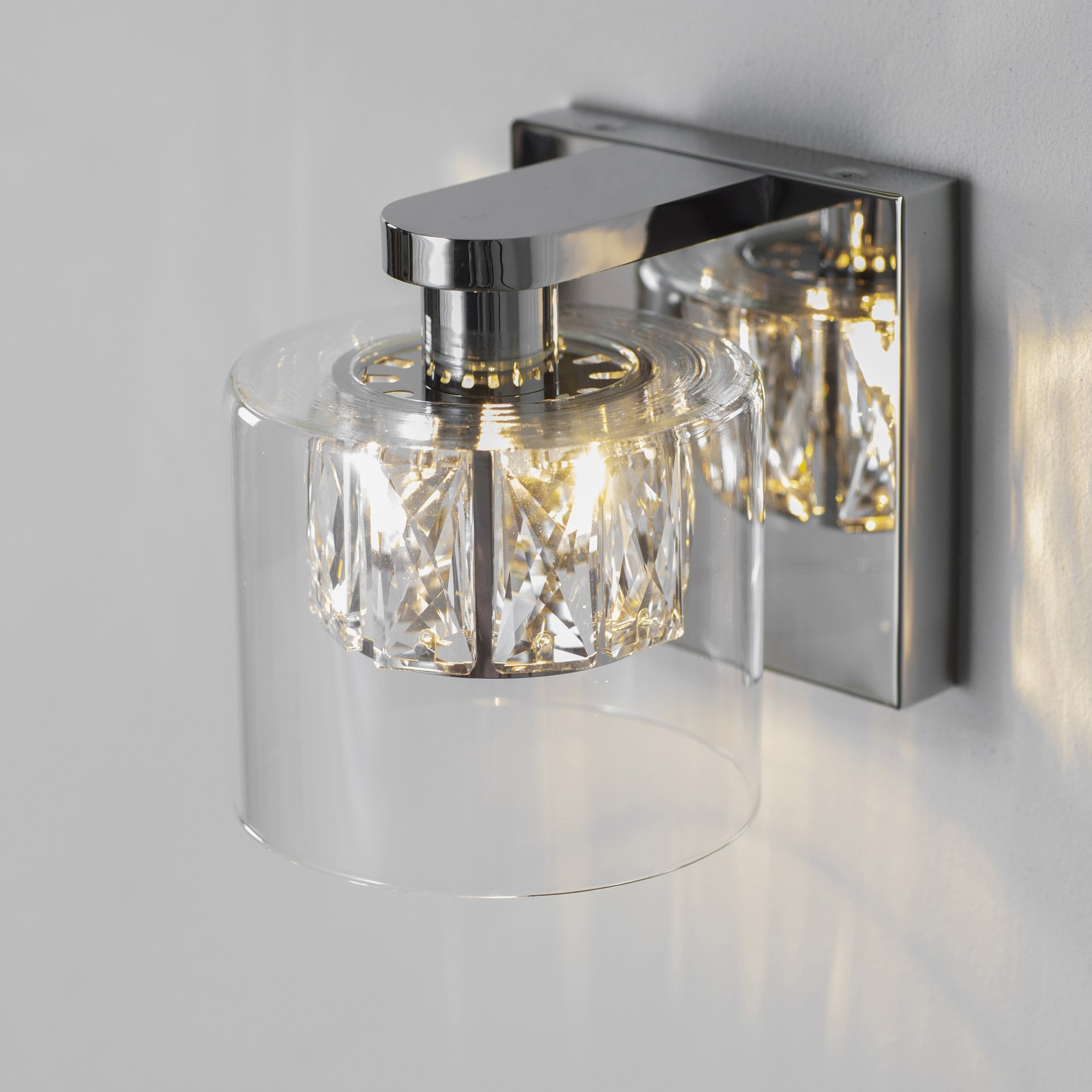 Verina Stylish Single Wall Light In Chrome Finish 76521