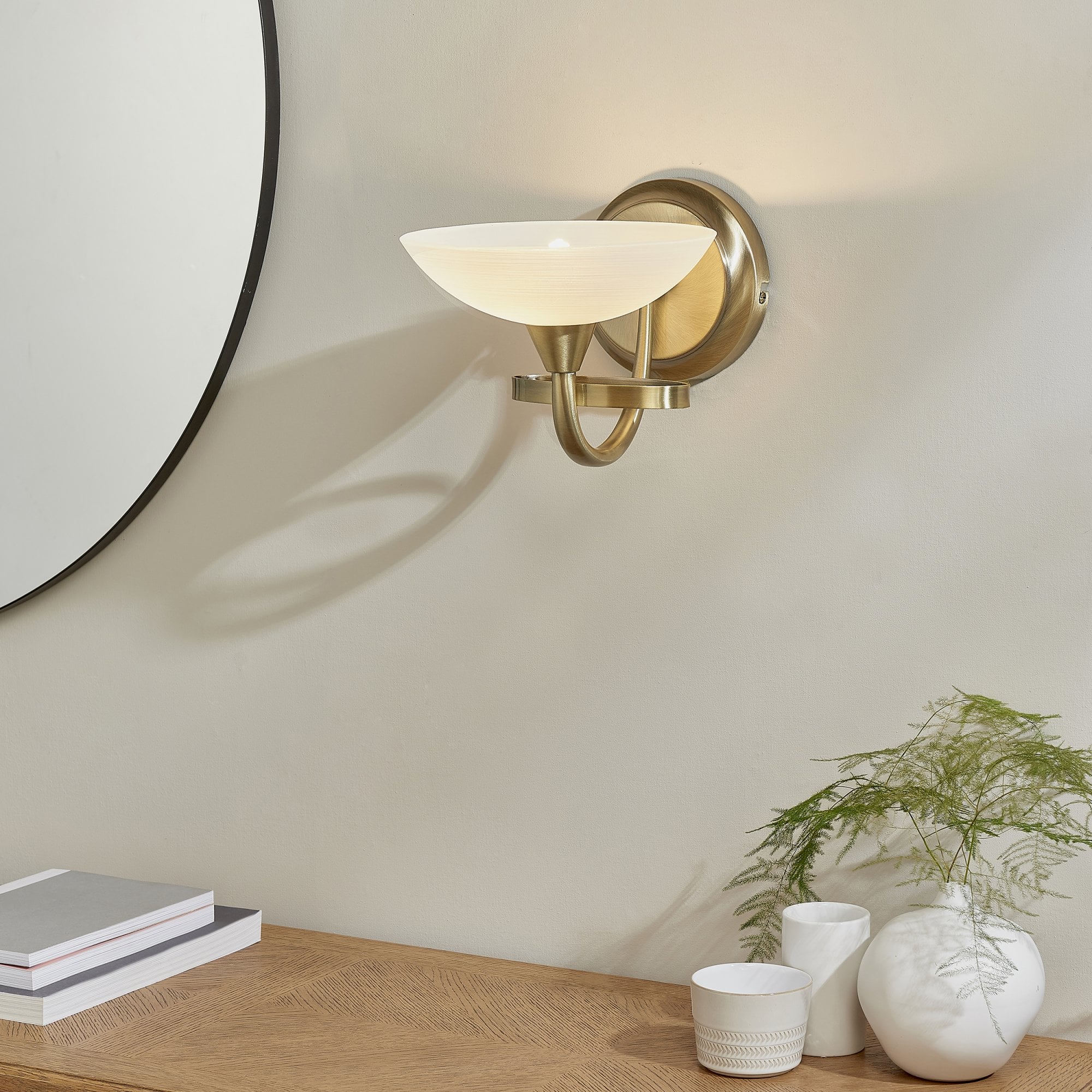 CAGNEY-1WBAB 1 Light Glass & Antique Brass Wall Light