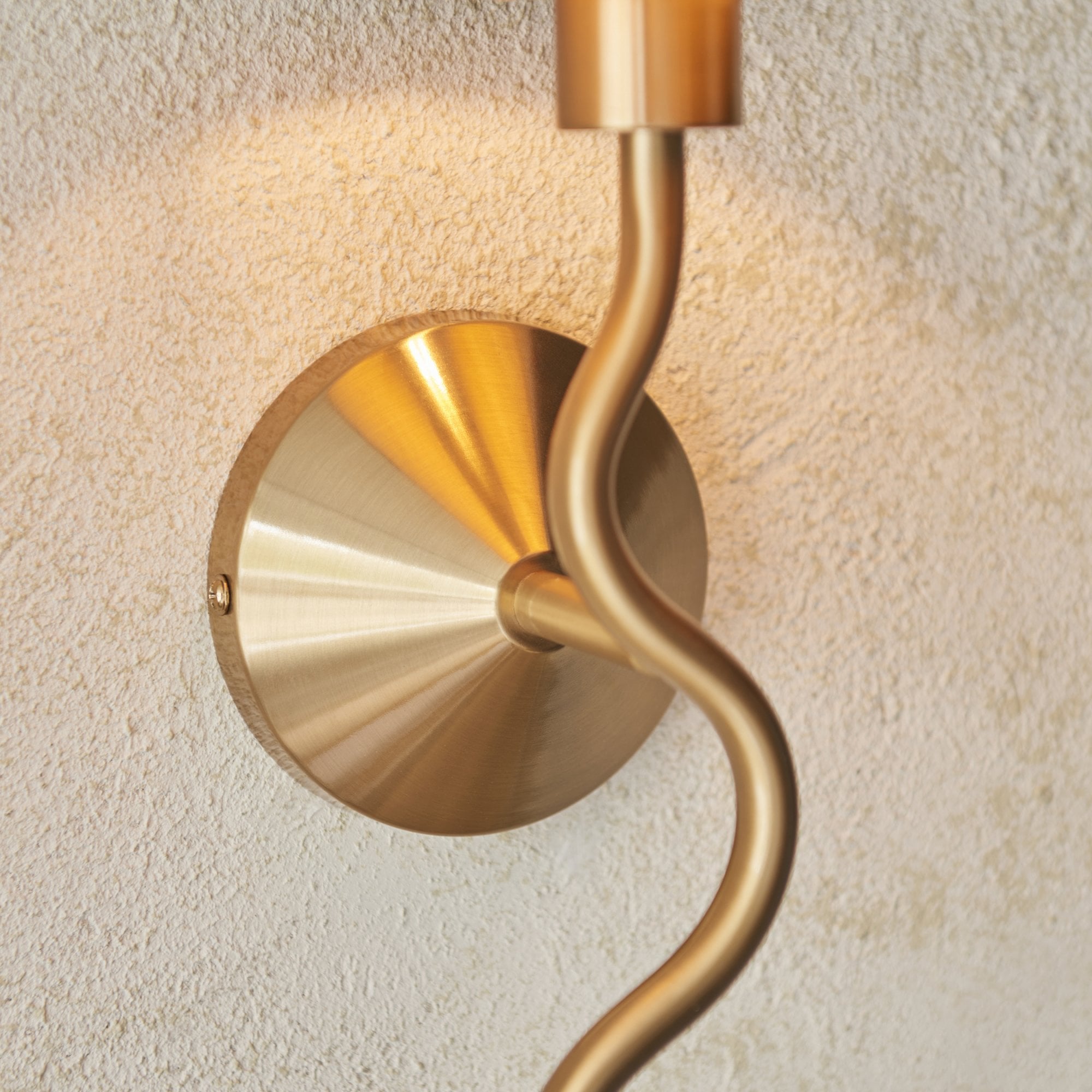 Wriggle Wall Light In Aged Brass Finish With Raffia Shade 114227