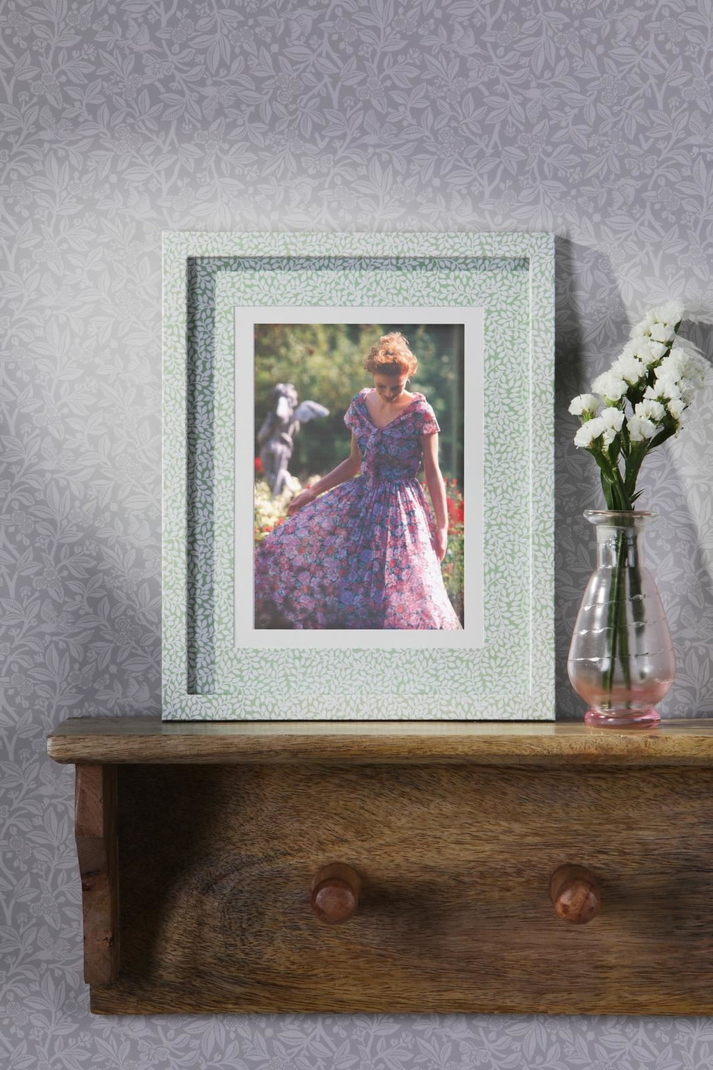 Laura Ashley Little Vines Photo Frame Green 5" x 7" LA3756692-Q
