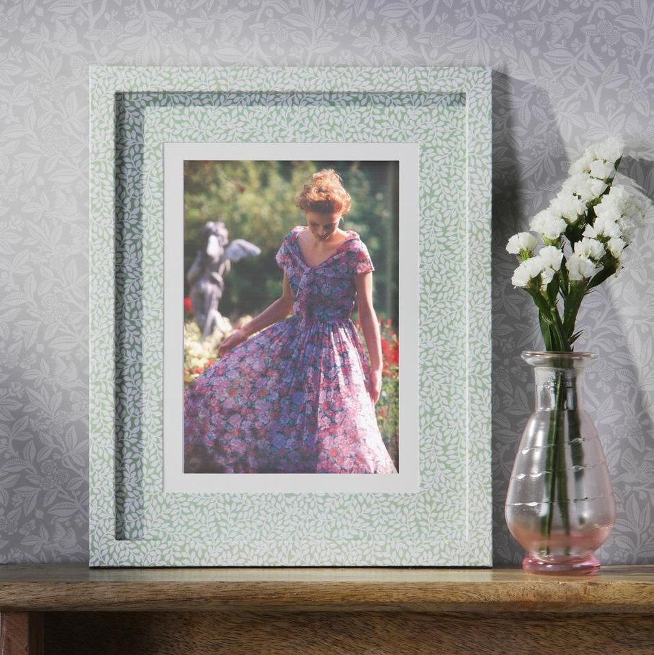 Laura Ashley Little Vines Photo Frame Green 5" x 7" LA3756692-Q