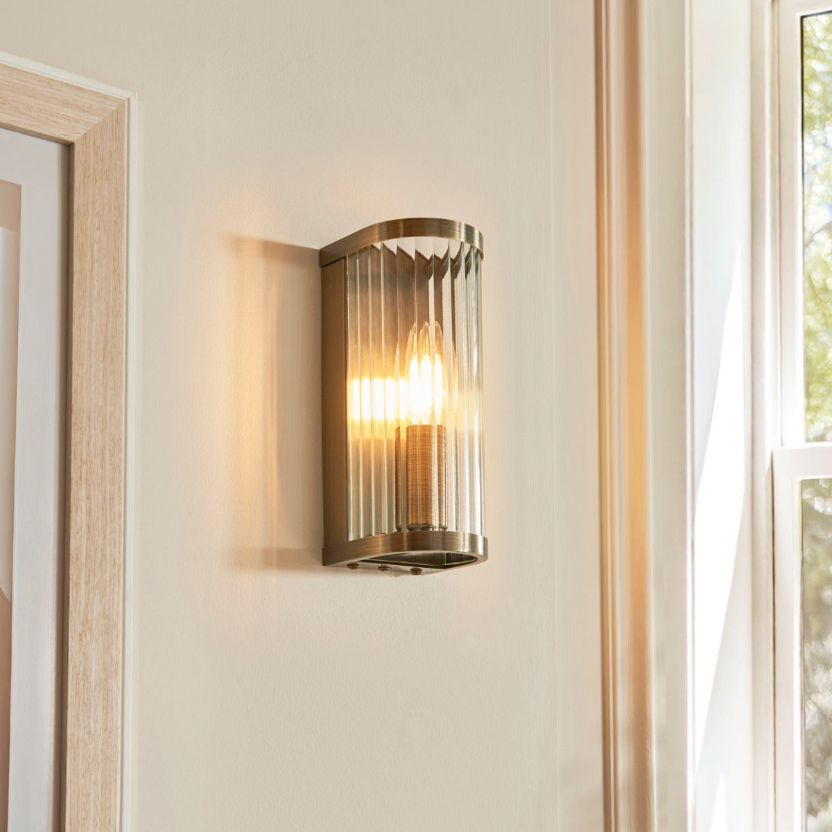 Ridgeton Single Wall Light In Antique Brass With Ribbed Glass 118596