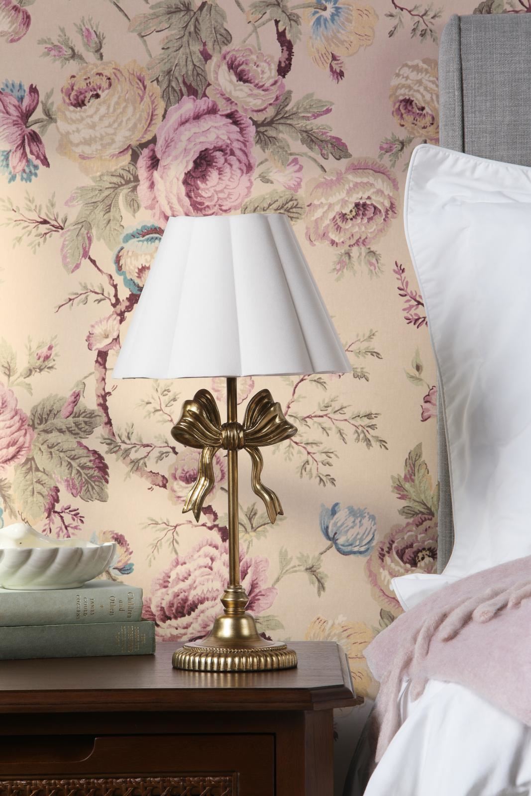 Laura Ashley Larkfield Table Lamp Antique Gold With Shade LA3756669-Q