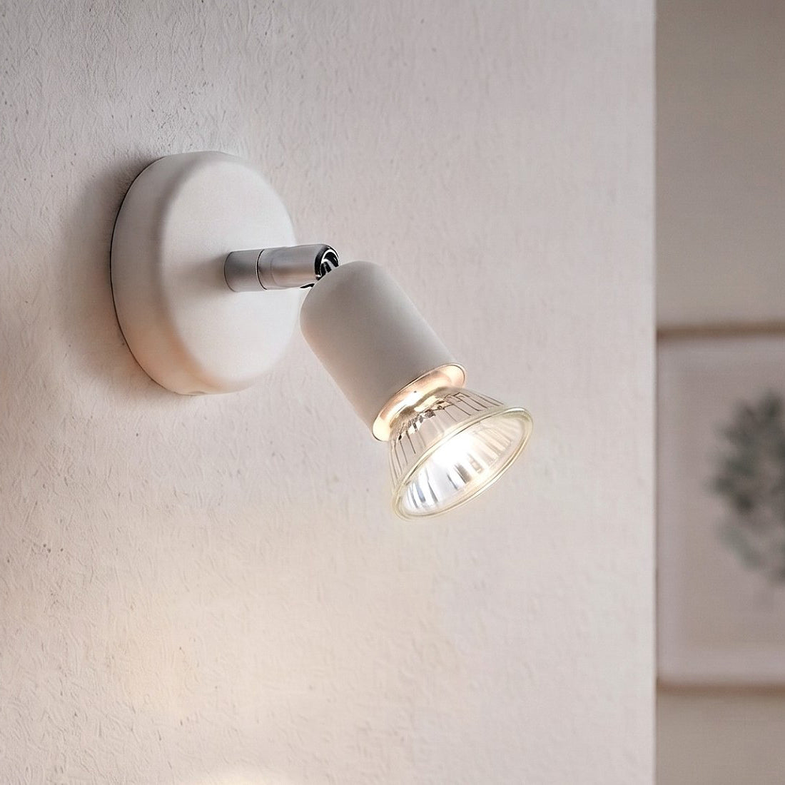 Runner Modern Single Spotlight in White 7001WH
