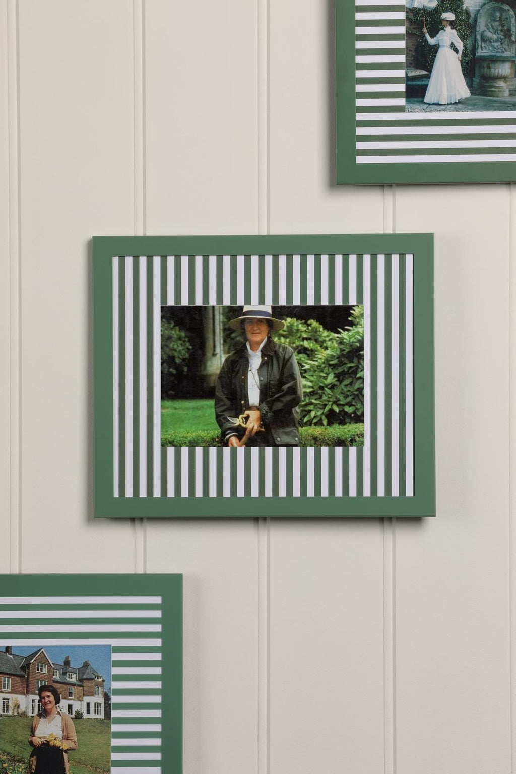 Laura Ashley Denwick Photo Frame Matt Green and Green 7" x 5" LA3756758-Q