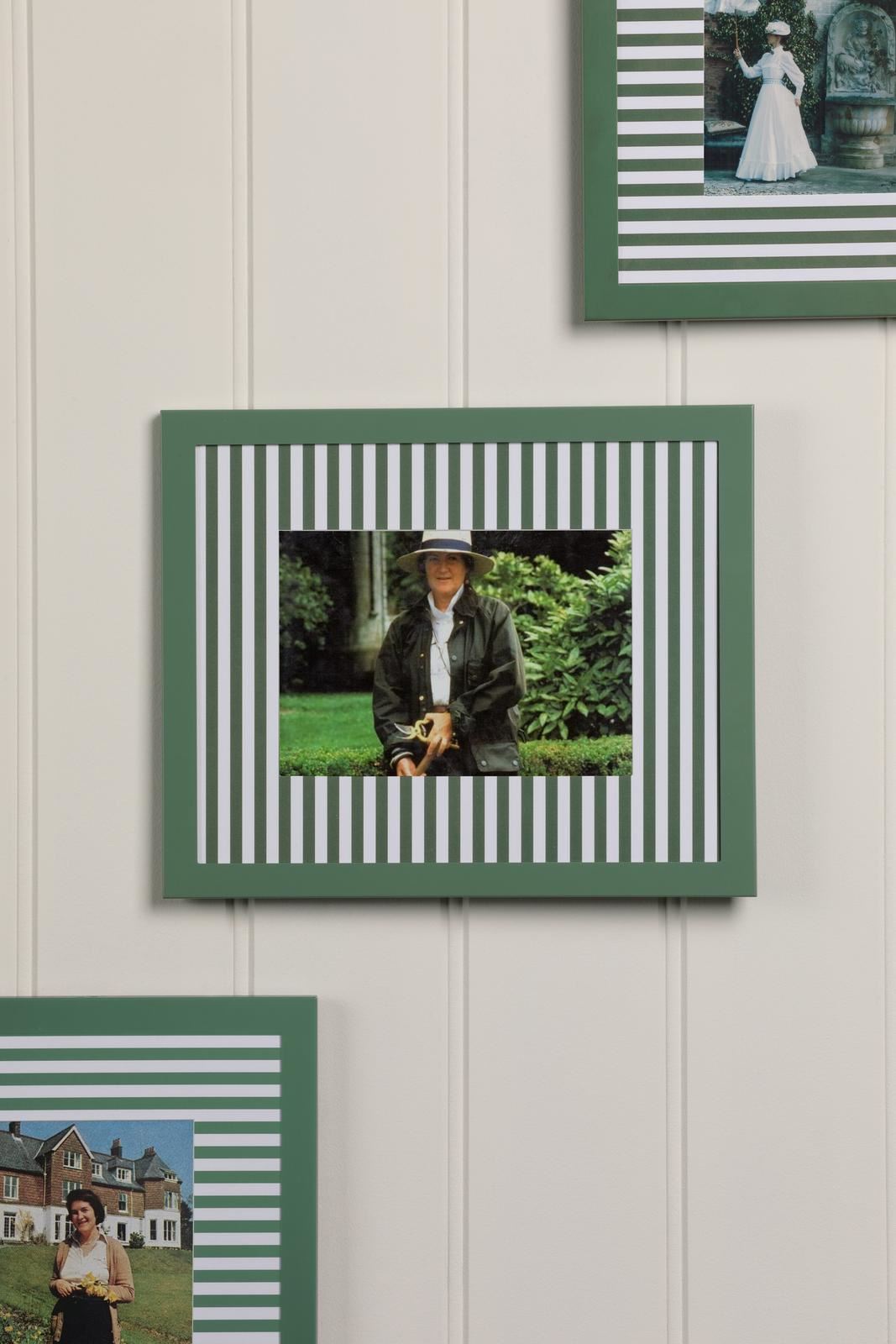 Laura Ashley Denwick Photo Frame Matt Green and Green 7" x 5" LA3756758-Q