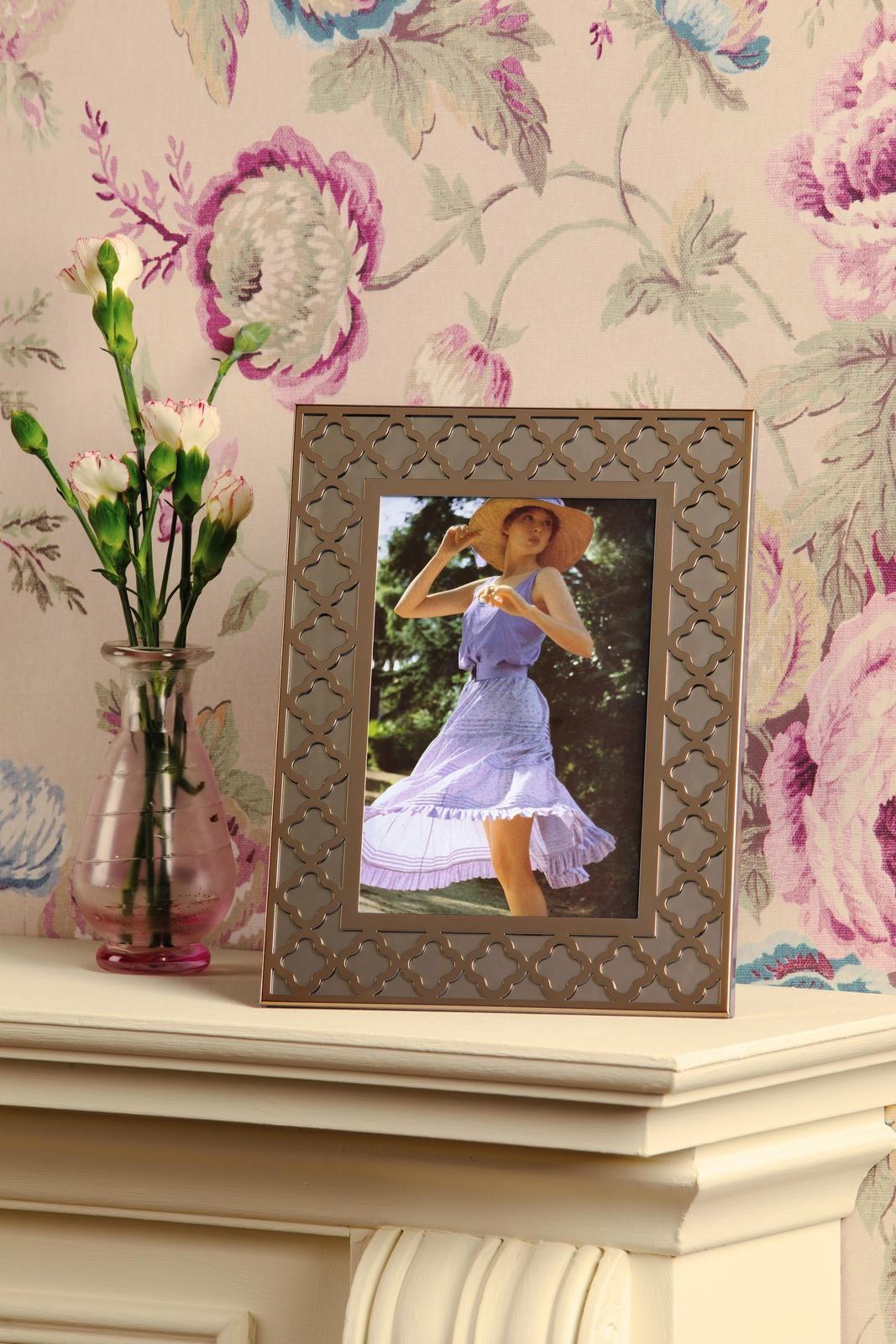 Laura Ashley Efa Photo Frame Polished Gold and Mirror 4" x 6" LA3756696-Q