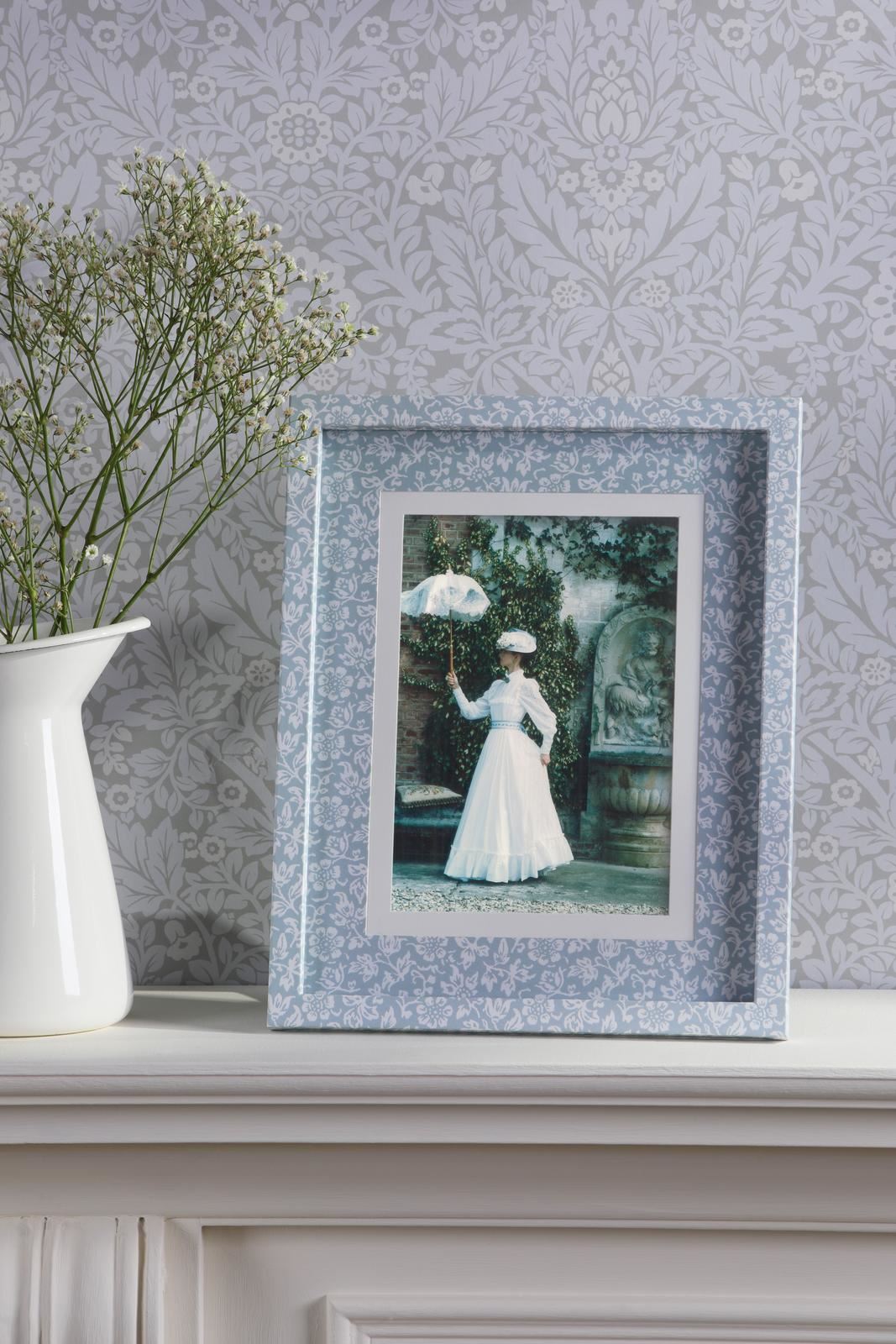 Laura Ashley Sweet Alyssum Photo Frame Blue 5" x 7" LA3756694-Q