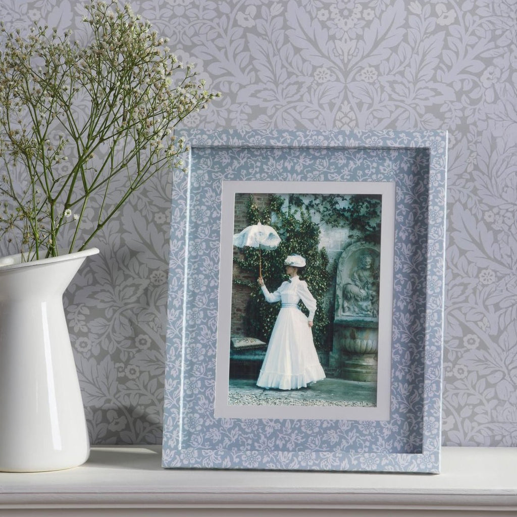 Laura Ashley Sweet Alyssum Photo Frame Blue 5" x 7" LA3756694-Q